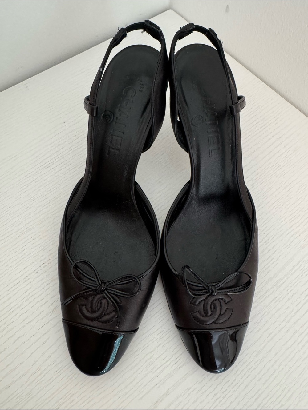 Chanel CC Logo Black Bow Patent Slingback Heels EU 37 Authentic Vintage Shoes - Picture 1 of 8